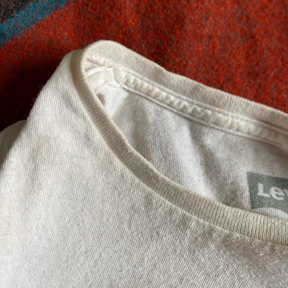 Levi's Classic Red Logo Tee - Picture 5 of 5